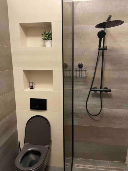 Ath Modern Homes - Luxury Apartment In The City Center Yaş Dış mekan fotoğraf